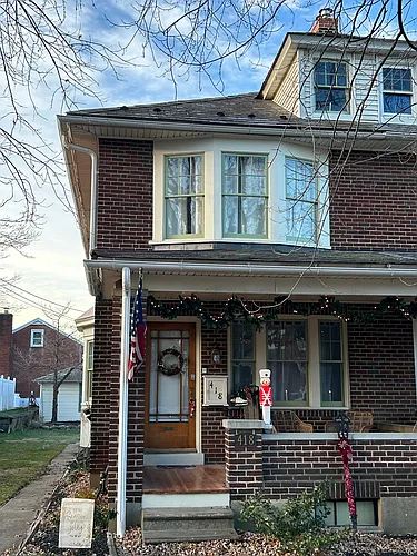 418 Beech St Photo 1
