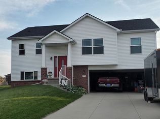 9543 Mortensen Ct, Lincoln, NE 68526