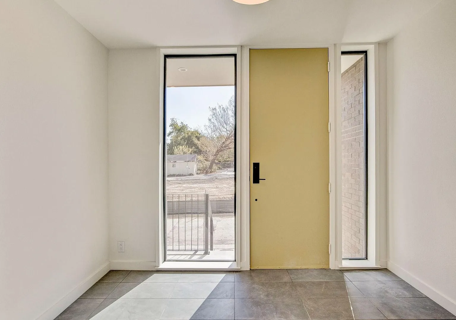 Luxury Townhome! — Photo 2