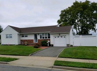 8 Ketcham Ave, Hicksville, NY 11801