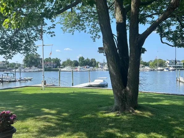 12 Lori Rd, Monmouth Beach, NJ 07750