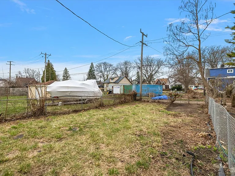 219 Ashland St — Photo 37
