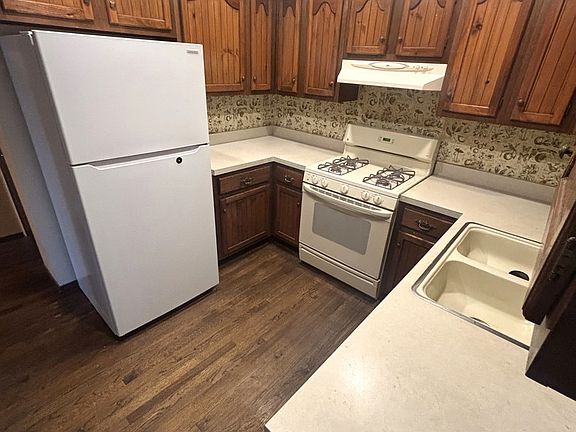 5th image of 79 Garden Dr