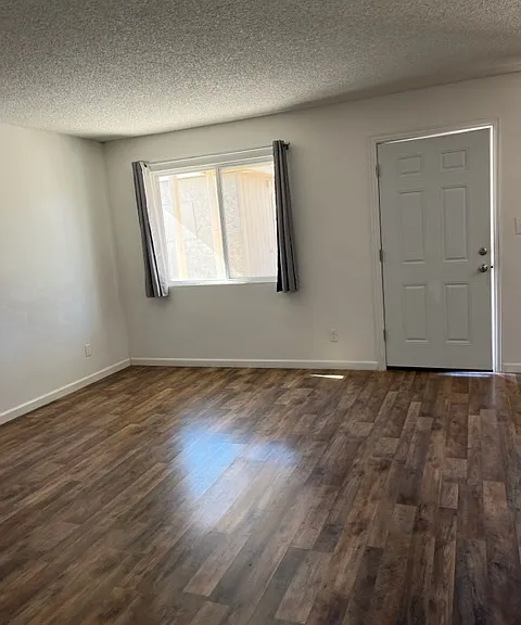 1223 N Dysart Rd #2 — Photo 4