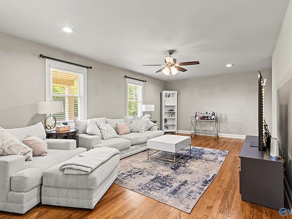 4th image of 316 Curtis Dr SE