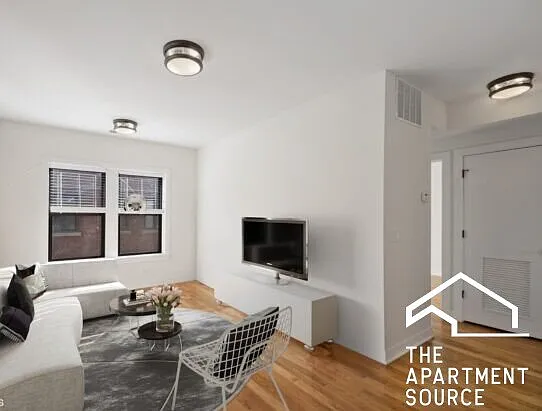 2207 W Eastwood Ave #1S — Photo 2