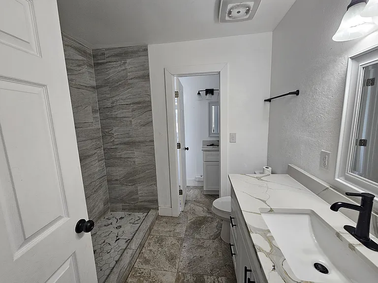 8198 SE 164th Pl — Photo 11