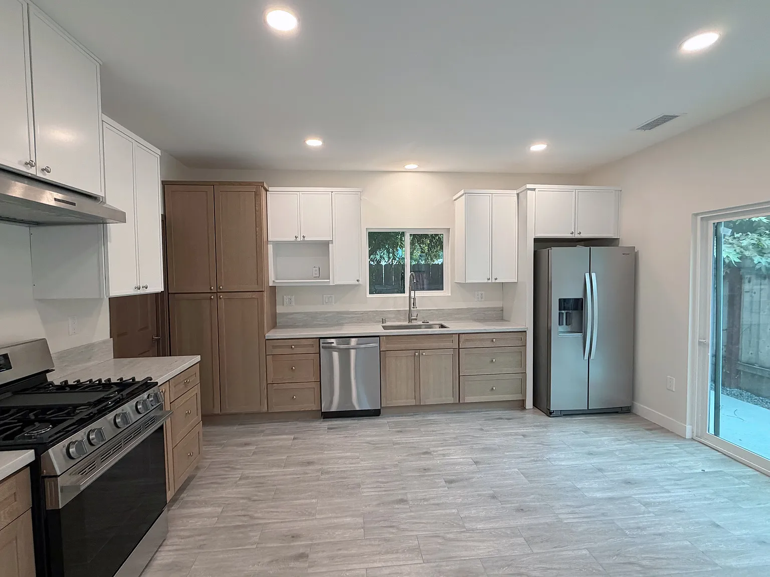 3 bed, 1200 sqft, $4,000 — Photo 2