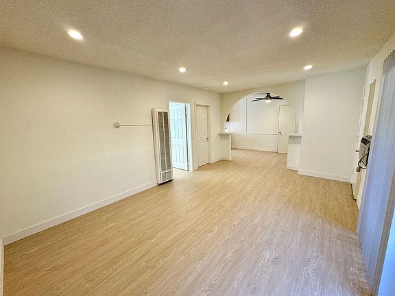 5th image of 3729 Clarington Ave APT 8