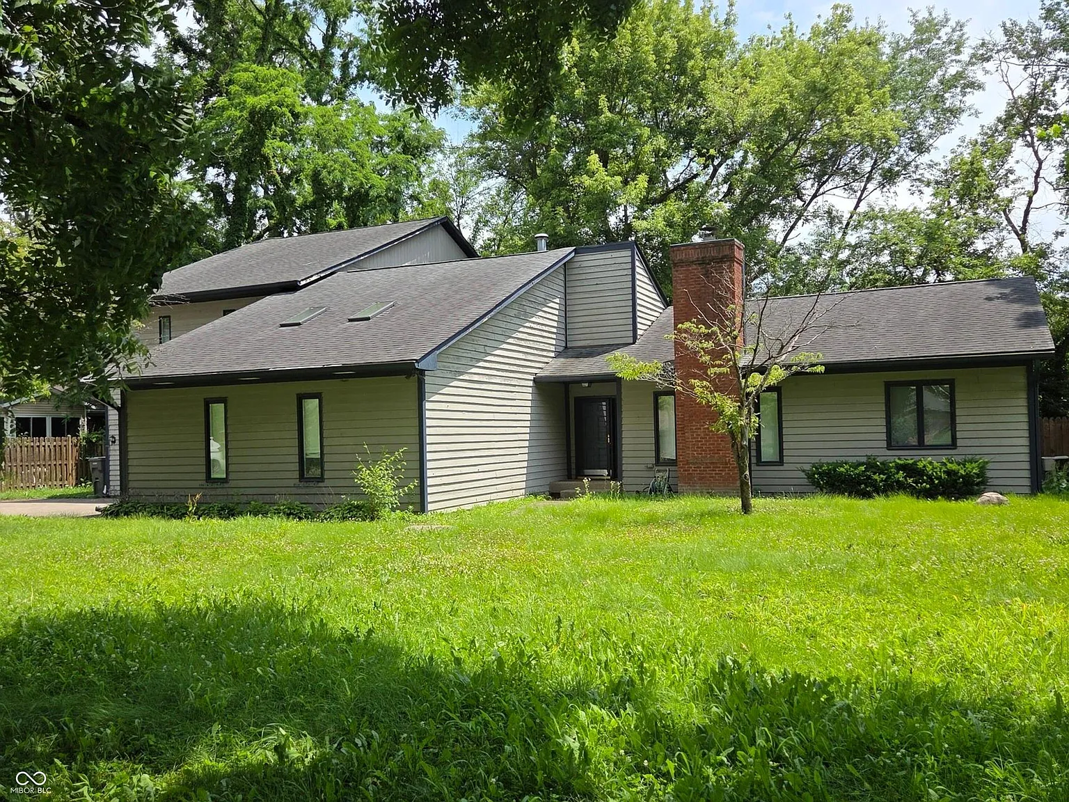 3 bed, 2.5 bath, 2128 sqft, $2,250 — Photo 3