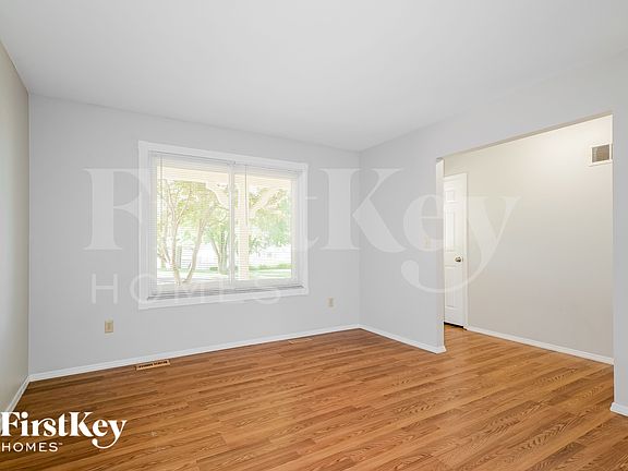 5th image of 382 Beaver Lake Dr