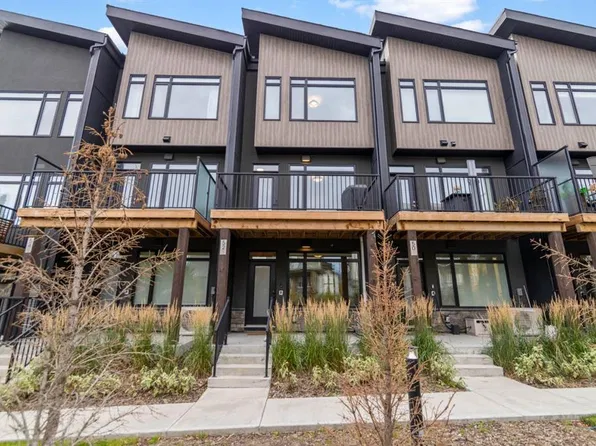 52 N Royal Elm Grn NW, Calgary, AB T3G 0G8