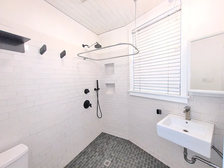 606 E Thomas St #E — Photo 6
