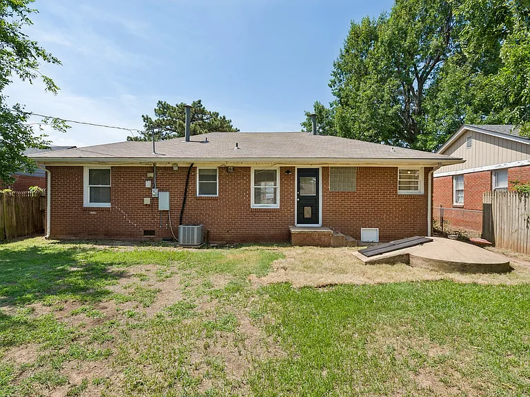 1603 Carlisle Ct — Photo 29