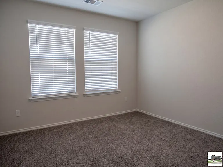 1210 Lindsey Dr — Photo 12