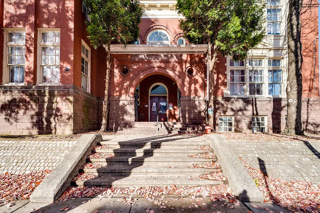 Grammery Court Apartments — Photo 1