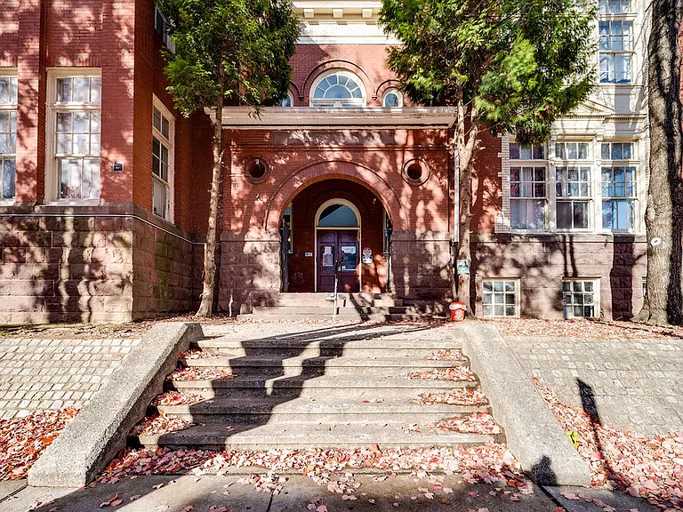 Grammery Court Apartments — Photo 1