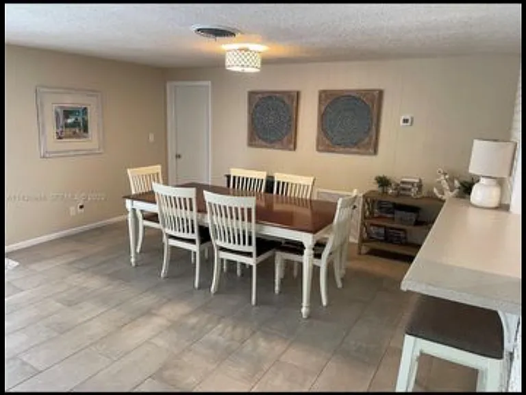 1241 Manor Dr — Photo 7