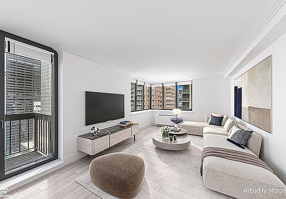 4th image of 250 E 40th St APT 30B