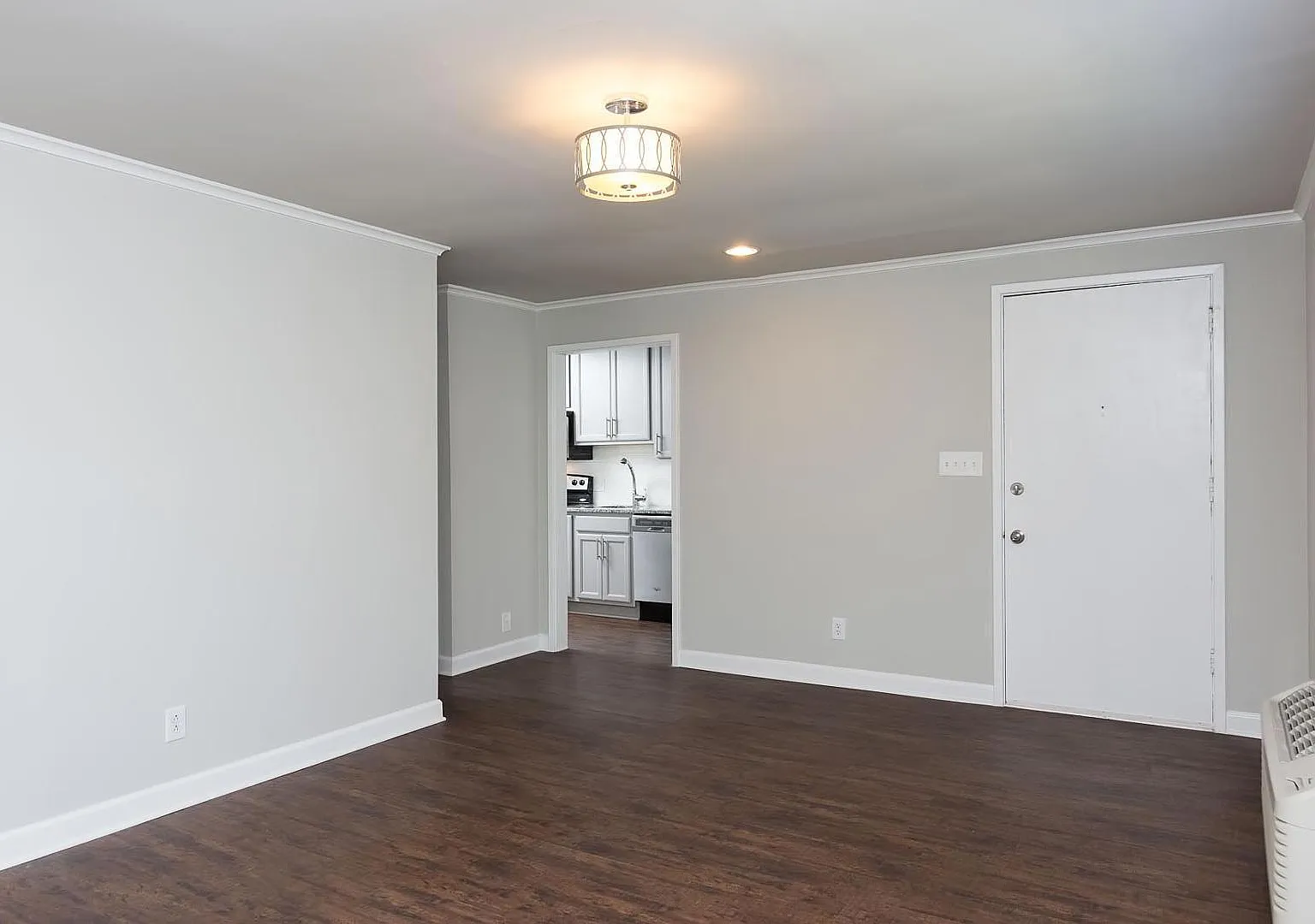 1 bed, 1.0 bath, 500 sqft, $1,299 — Photo 3