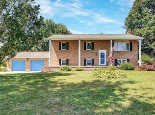 216 Valley View Dr, Hanover, PA 17331