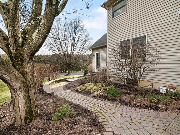 5th image of 2055 Sherbrooke Dr