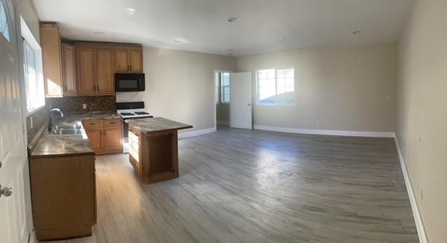 1st image of 1130 N Beachwood Dr #1/2
