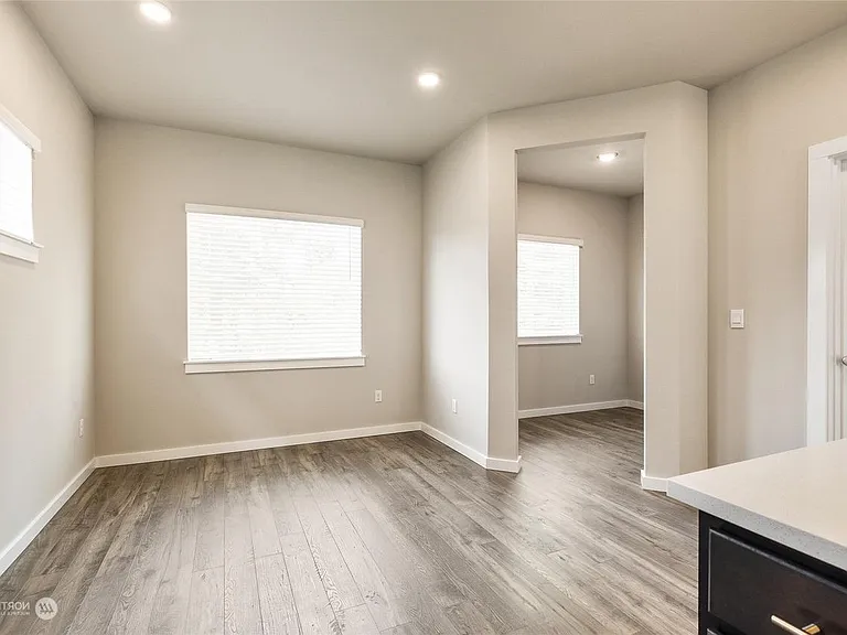 315 207th St SE — Photo 12
