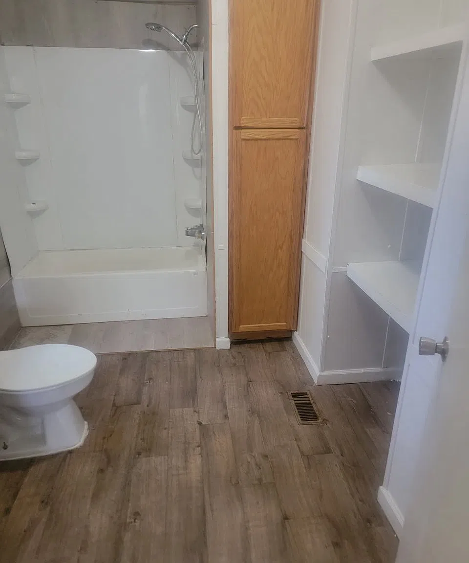 3 bed, 1100 sqft, $1,300 — Photo 2