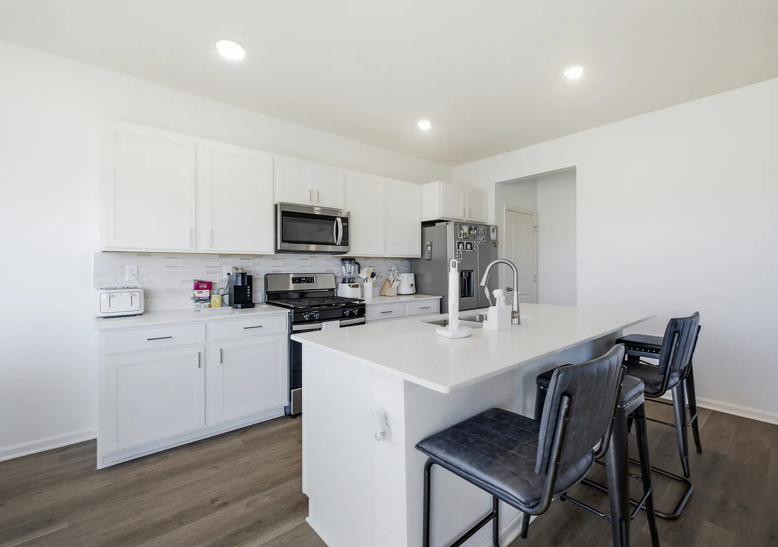 4 bed, 2.5 bath, 1953 sqft, $3,500 — Photo 3