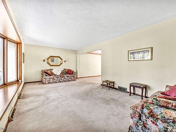 4th image of 1319 Douglas Ct