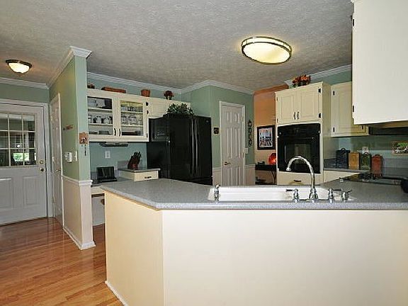 3rd image of 2752 Southpark Blvd SW