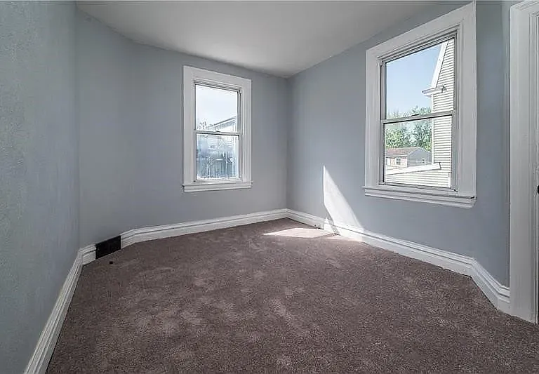621 Lorenz Ave — Photo 9
