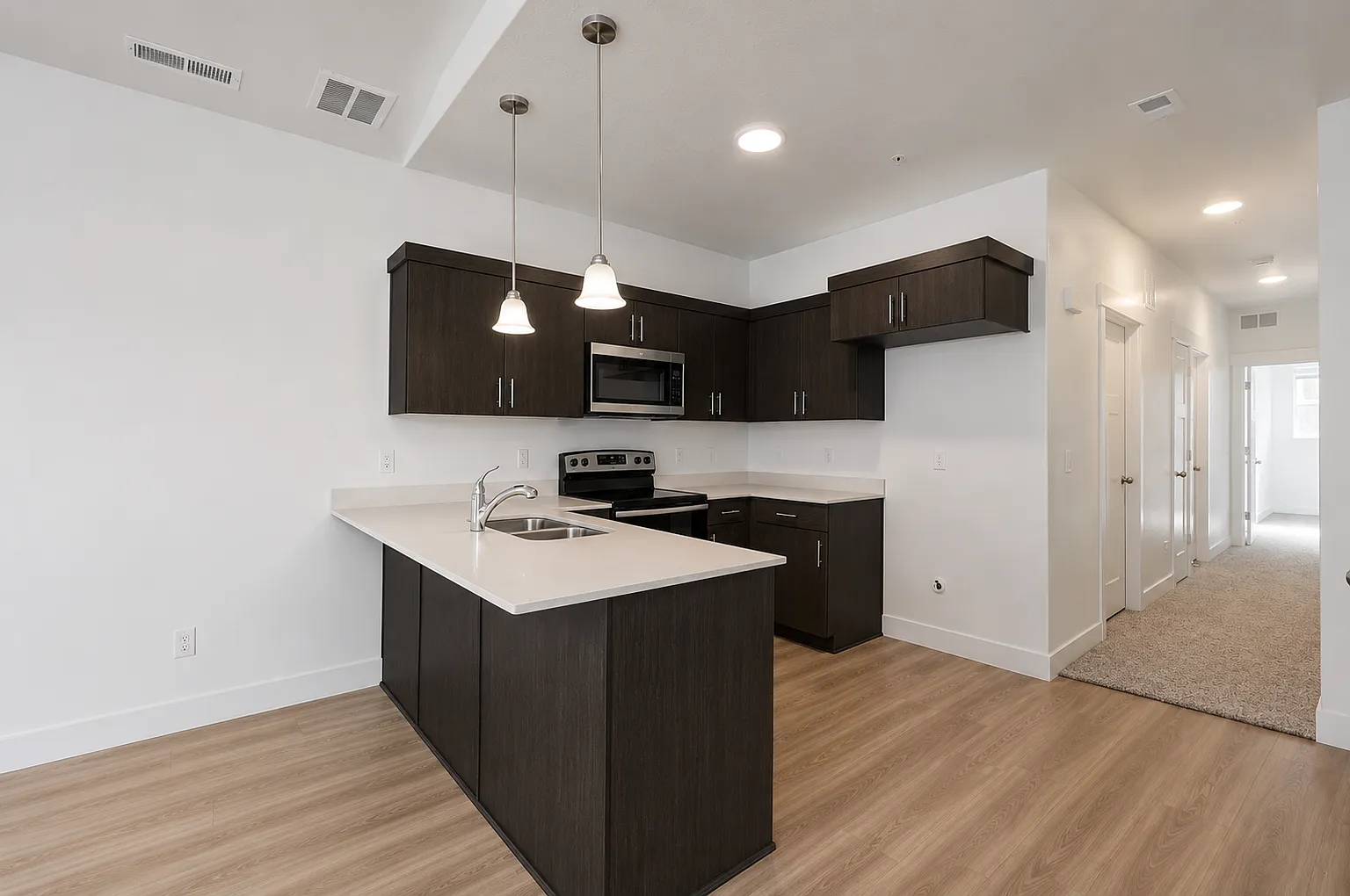 3 bed, 1272 sqft, $1,900 — Photo 1