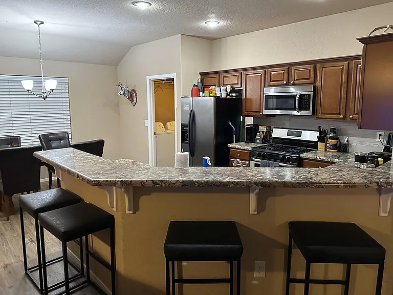 1271 S Springfield Dr — Photo 3