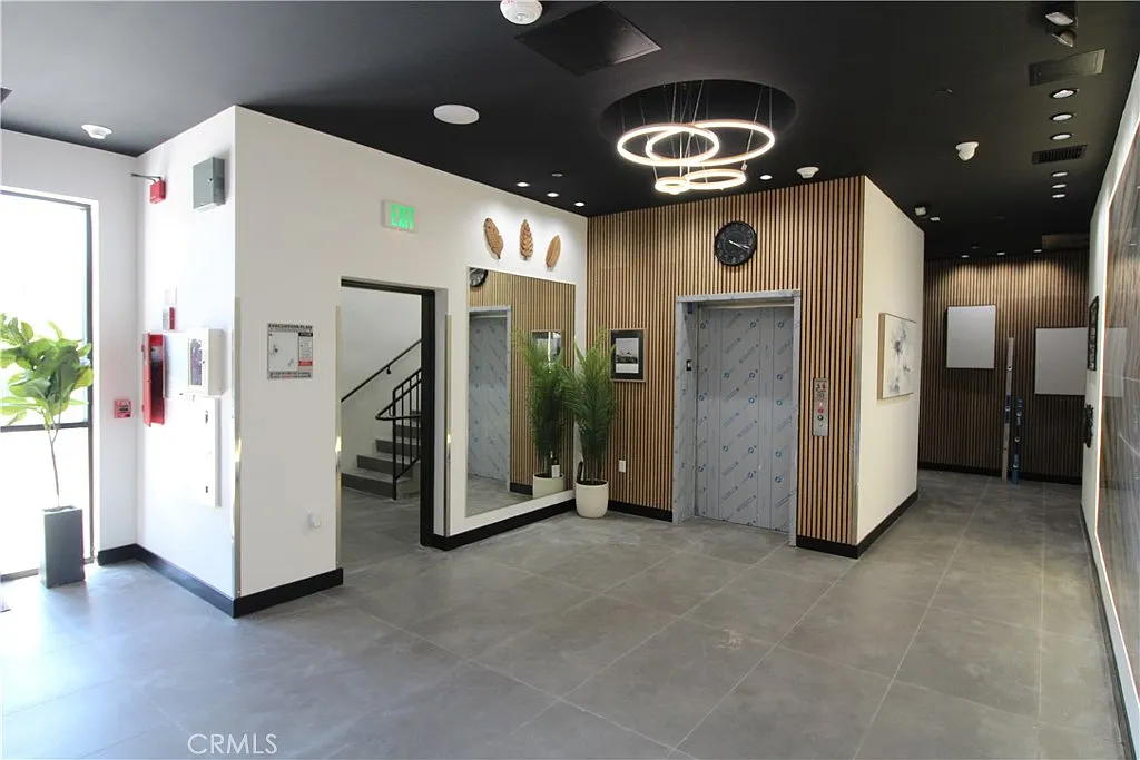 2 bed, 802 sqft, $2,195 — Photo 2