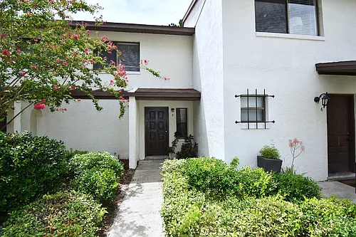 2635 SW 35th Pl Photo 1