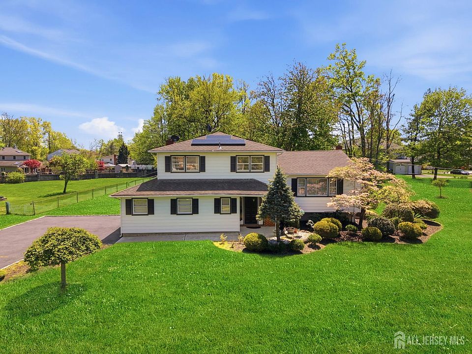 1st image of 34 Ventnor Dr