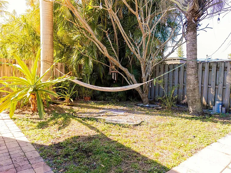 809 SE 14th Dr — Photo 32