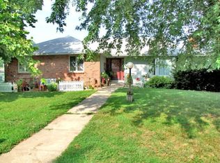 902 Westview Dr, Oskaloosa, KS 66066