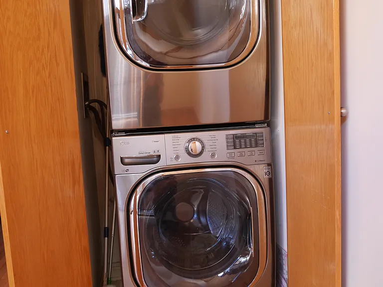 Laundry center