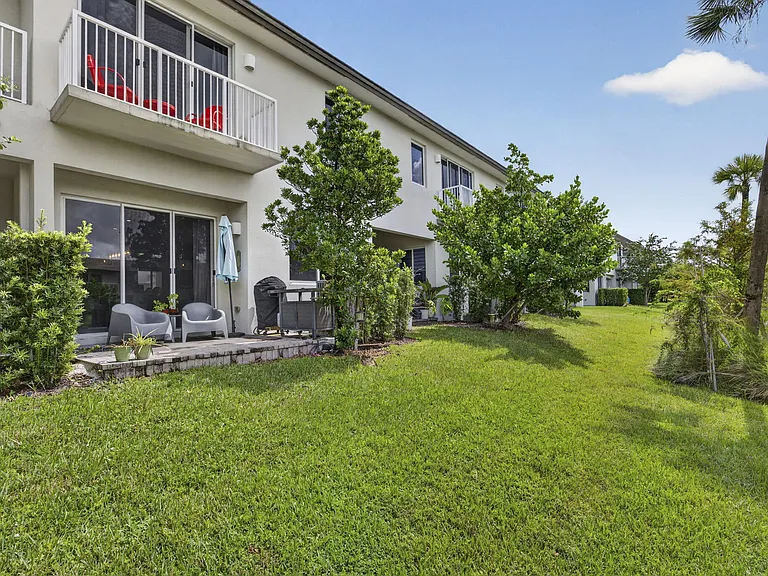 1431 Pioneer Way — Photo 32