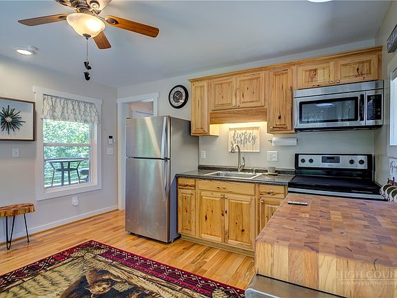 5th image of 1594 High Valley Way