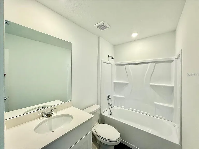 3783 NE 30th Ter — Photo 16