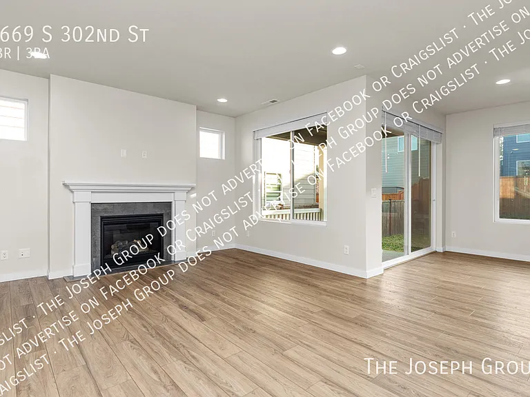 5669 S 302nd St — Photo 5
