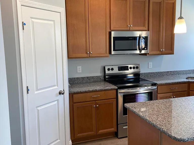 4612 Runaway Bay Ln — Photo 5