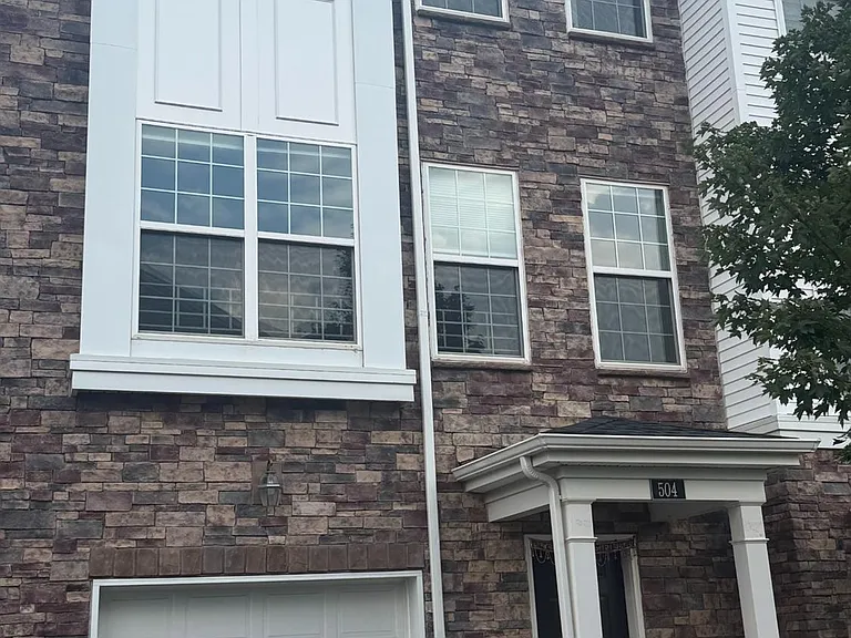 504 Keenland Ct — Photo 16