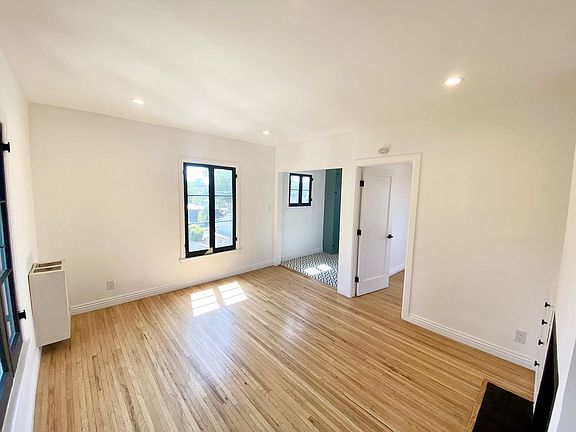 5th image of 7956-7958 Norton Ave #7958-6/8