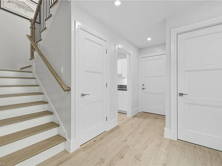 360 Carlton Pl #11 — Photo 16