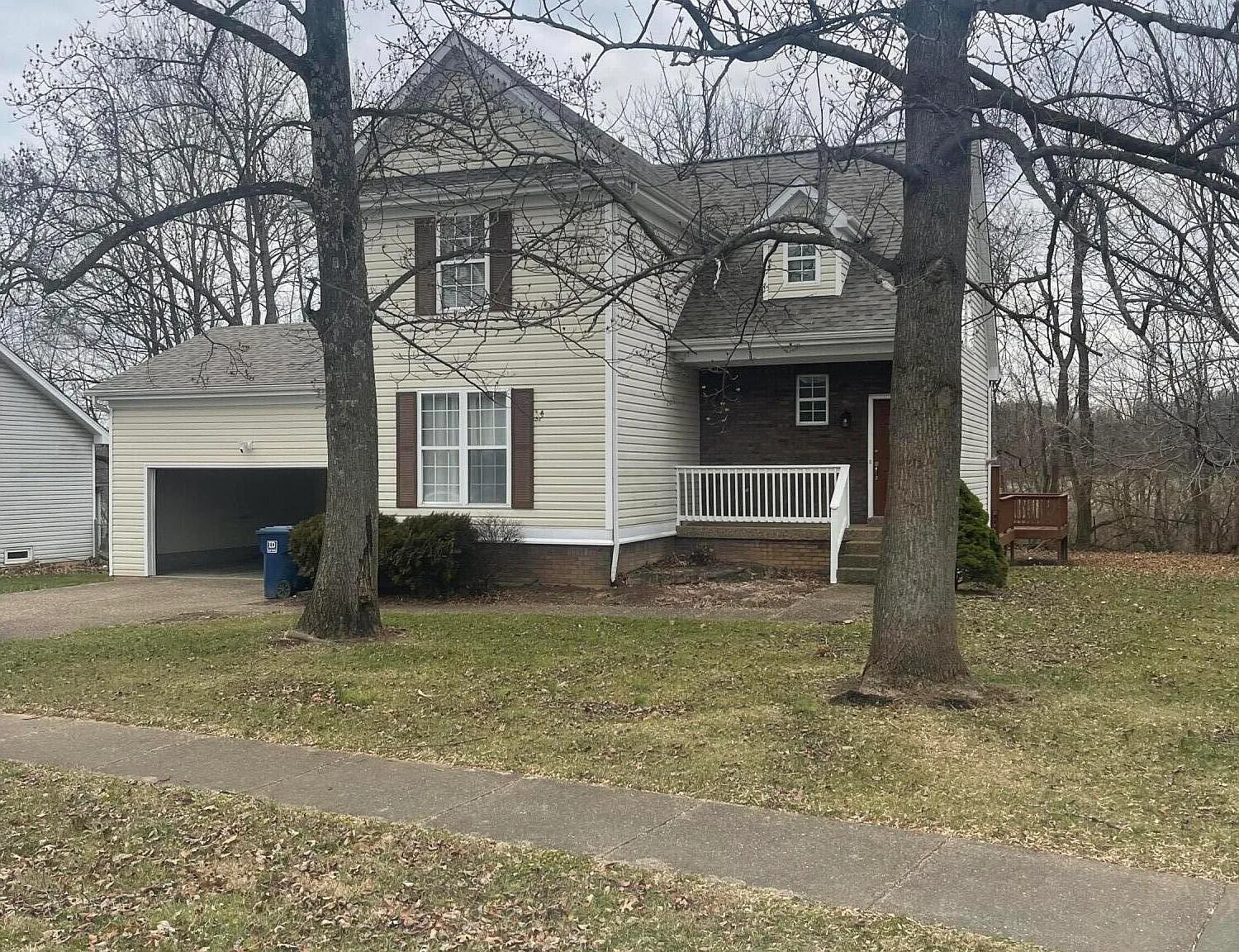 3 bed, 2.5 bath, 2373 sqft, $2,350 — Photo 1
